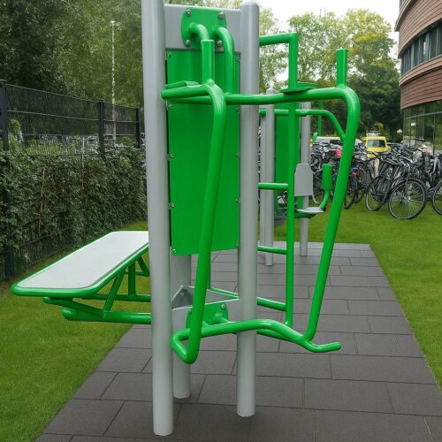 Combi buiten fitnesstoestellen 24 Een OF3 buiten fitness combinatie biedt een slimme oplossing voor gemeenten, scholen en zorginstellingen die actief bewegen willen stimuleren.